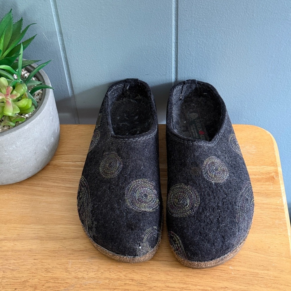 Haflinger Grizzly Clogs Women 9.5/40 Gray Wool Embroidered Spiral Slippers READ
